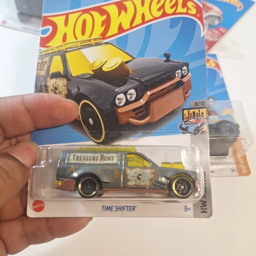 Hot Wheels Trucks 7 / Mercedes Unimog Blue Zamac Green/ Target Red Hummer Rescue